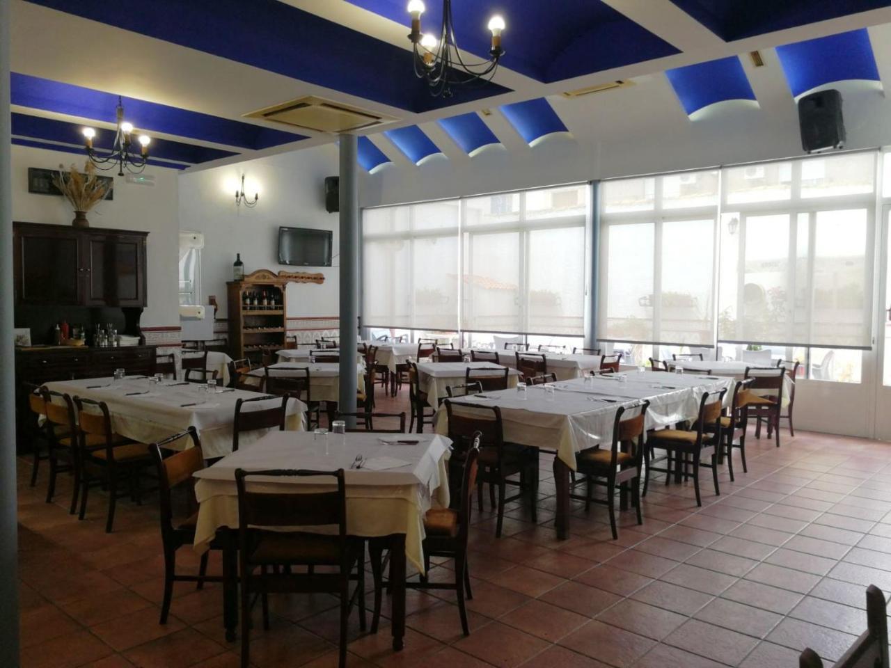 Hostal Restaurante Ego'S Campo De Criptana Dış mekan fotoğraf